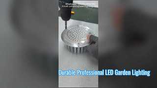 Lampe de jardin LED 53W 4000K étanche IP66 utilisée dans les zones résidentielles.