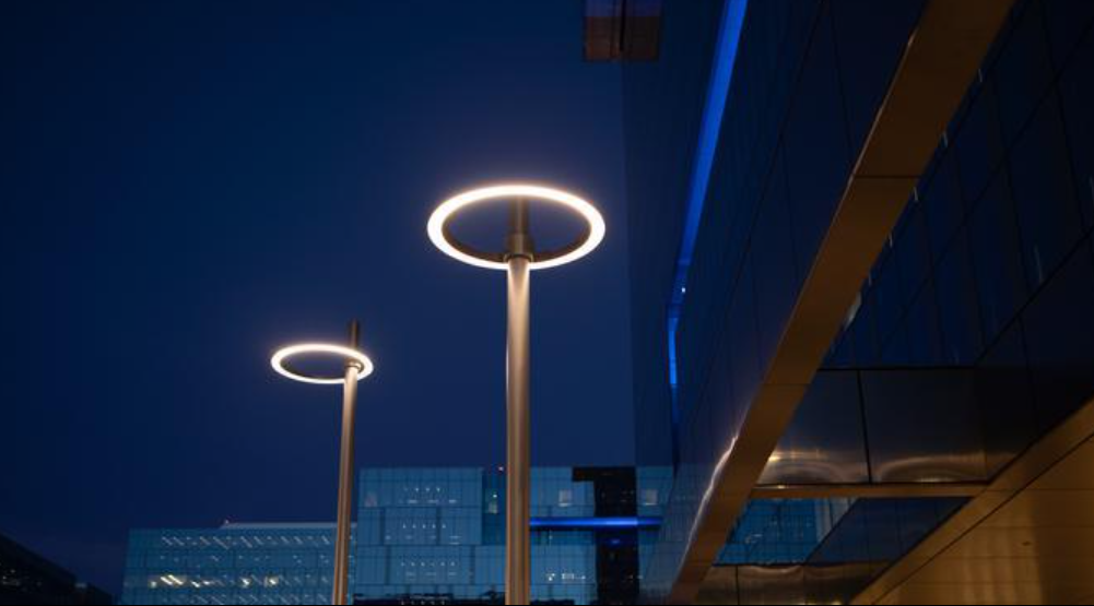 Derniers blogs de l'entreprise sur AG033 Lumière de jardin LED apporte un design moderne et une efficacité énergétique aux espaces urbains