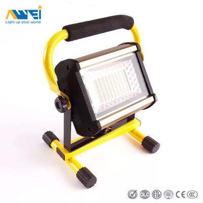 acheter Portable 50W extérieur lampes de protection contre les inondations rechargeable Industrial LED lampe de protection contre les inondations batterie alimentée pour l'éclairage extérieur,camping online manufacture