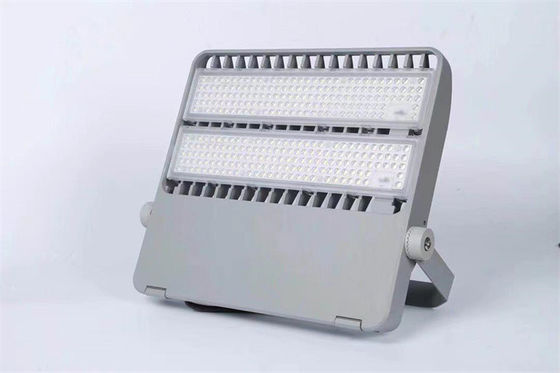 120 lumens / watts Lumières extérieures 120W 150W 200W Pour les parkings, les terrains de jeux et les stades