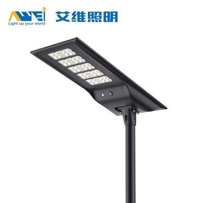 Éclairage de rue solaire LED intégré de 60 W avec panneau de silicium monocristallin de 18 V à 100 W pour les espaces publics