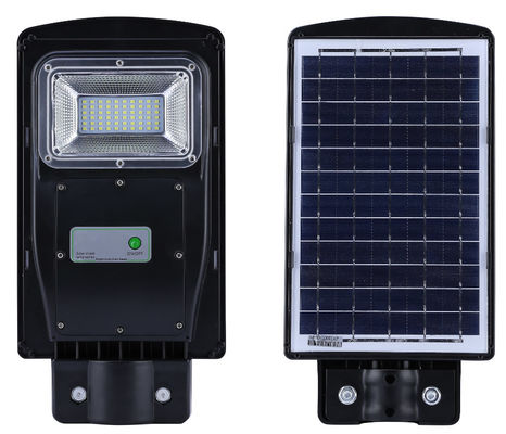 Tout en un éclairage de rue LED solaire ABS logement 6000K 40W feux de route 5 ans de garantie pour les parcs et les zones résidentielles