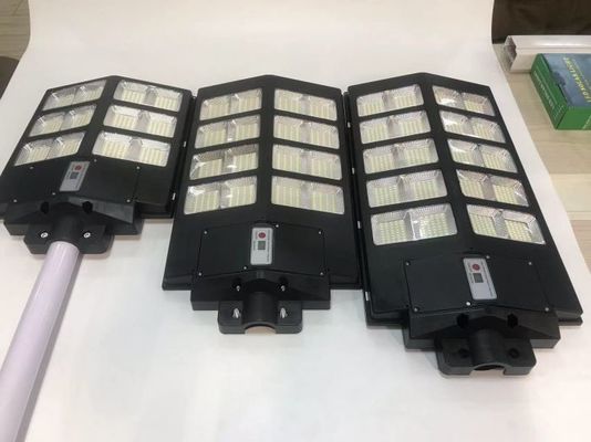 Contrôle à distance Ip65 imperméable à l'eau 1200W tout en un capteur de mouvement de lumière de rue LED solaire extérieur
